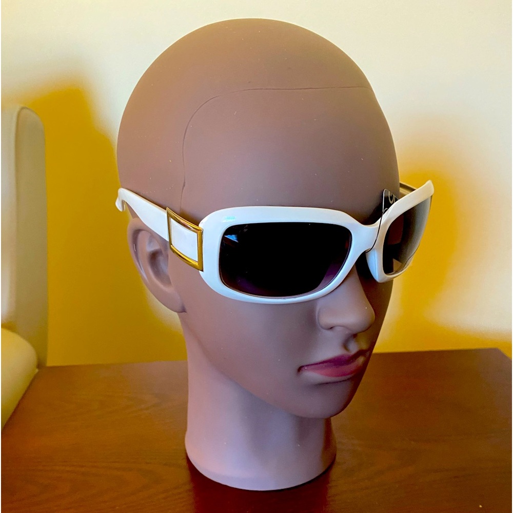 NEW WHITE WOMENS SUNGLASSES